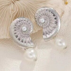 Snail Pearl Silver Earrings